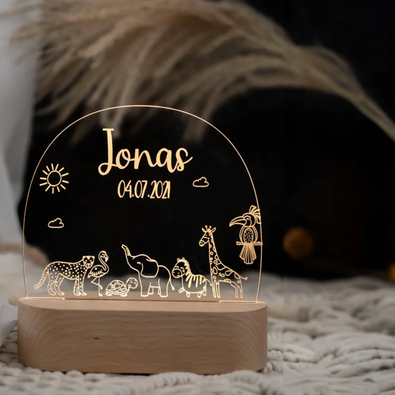 personalisierte nachtlampe mit safari design für kinderzimmer