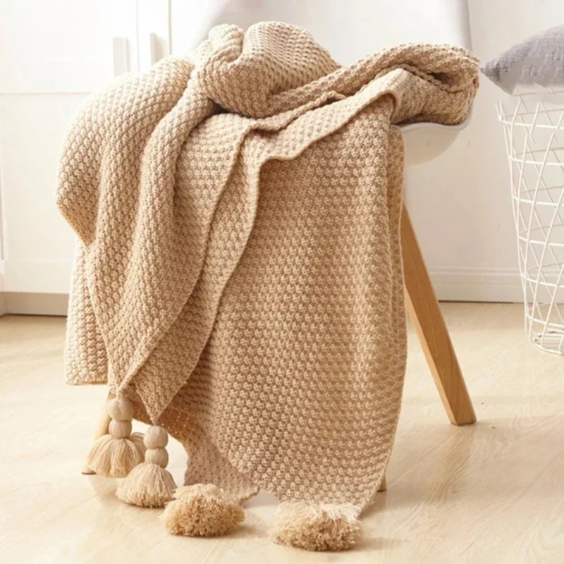 Brehn | Gestrickte Wolldecke mit Quasten - NordicCozy