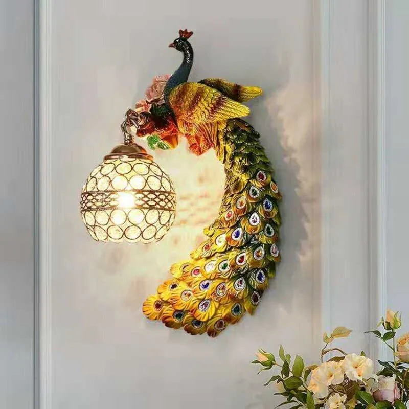 Brehn | 1-Licht Wandleuchte Klassische Kristall Sphärische Wandleuchte mit Harzkörper Pfau Rückplatte