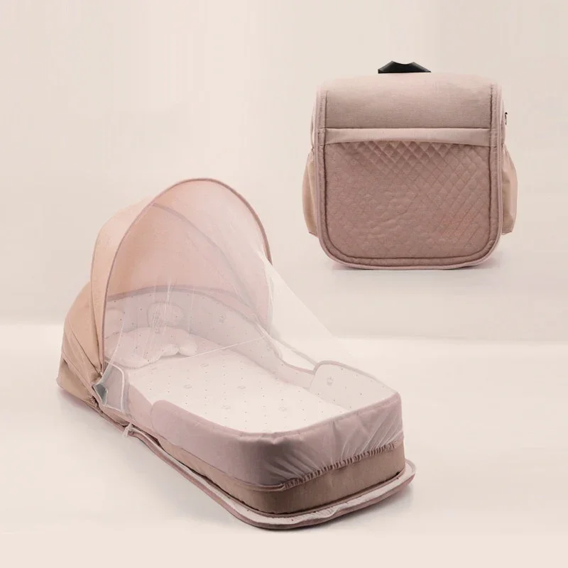 Tragbares 2-in-1 Babybett mit Wickeltasche für Reisen