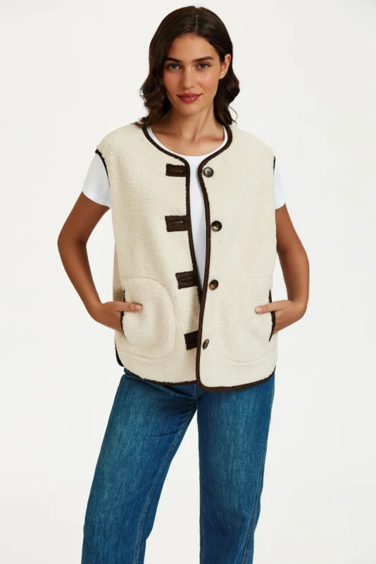 Weste aus Faux Shearling in Creme