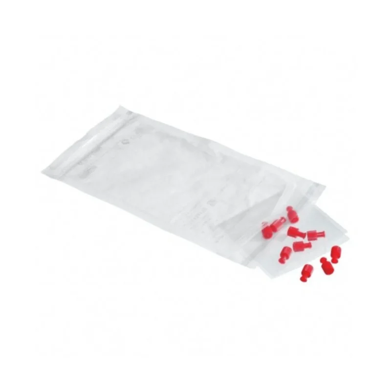 In einem offenen, durchsichtigen Plastikbeutel mit der Aufschrift „sterilisierte Verpackung“ sind auf einer weißen Fläche verstreut kleine rote B. Braun ProSet Combi-Stopfen enthalten, jeweils ein Angebot der B. Braun Deutschland GmbH & Co. KG.
