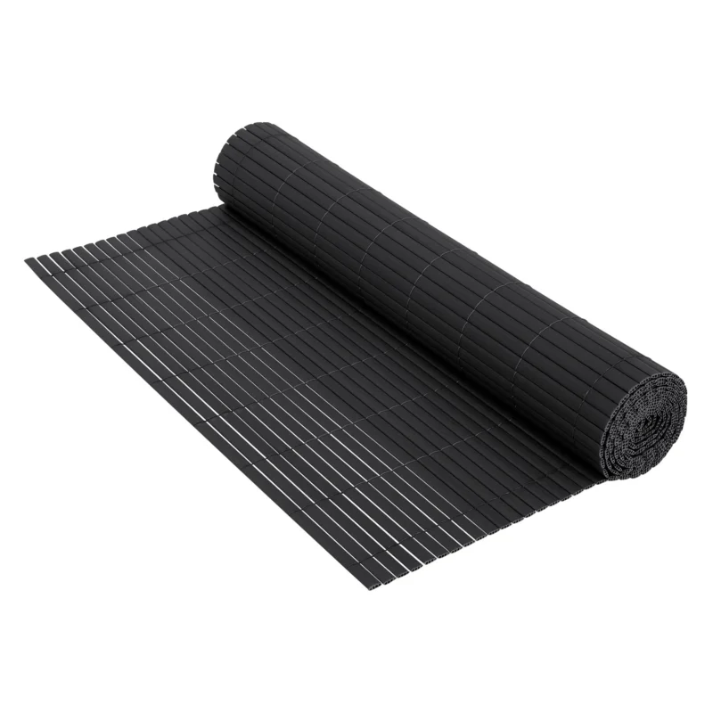 Gerollter Sichtschutz in Schwarz, auf einem weißen Hintergrund.