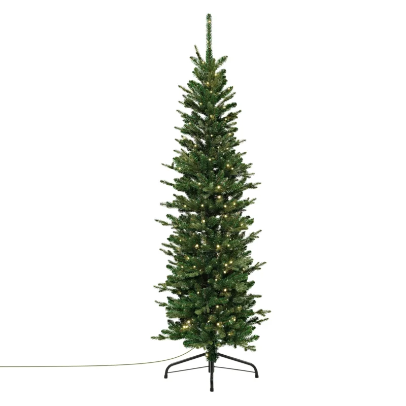 Künstlicher Weihnachtsbaum mit Lichtern, auf einem Ständer stehend.
