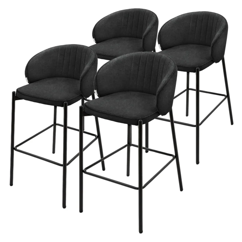 Vier schwarze Barhocker mit gepolsterter Sitzfläche und Rückenlehne.