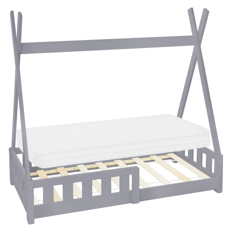Mintfarbenes Kinderbett aus Holz mit Matratze und Lattenrost.