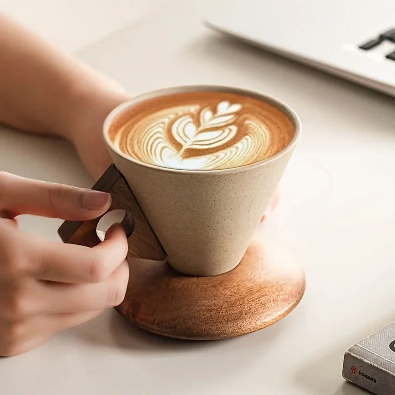 Kaffeegenuss in Stil: Handgefertigte Keramiktasse 250ml mit Holzgriff