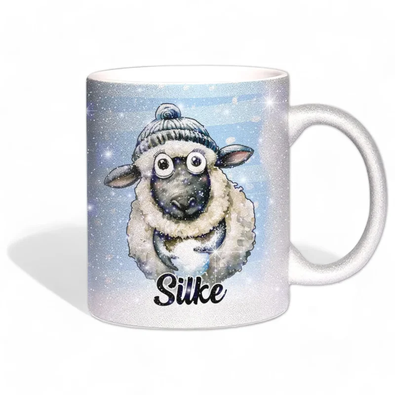 Glitzertasse - Winterliches Schaf - Wunschnamen Tasse - Weihnachten - Silber Glitzer - Personalisierbar - Sunnywall - Individualität trifft Design