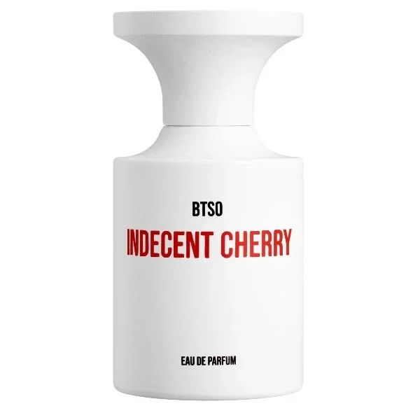 BORNTOSTANDOUT - Indecent Cherry Flakon in modernem Weiß mit roter Schrift auf klarem, weißem Hintergrund