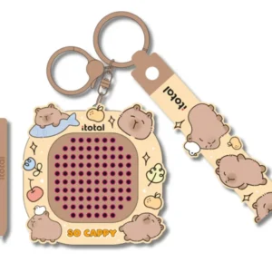 iTotal Schlüsselanhänger mit Capybara-Puzzle-Spiel, passendem Silikon-Armband, Eingabestift und niedlichen Capybara-Illustrationen auf beigem Hintergrund.