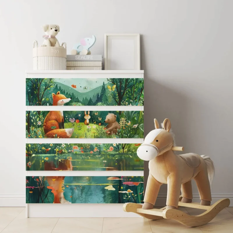 Möbelfolie IKEA Malm Waldtiere – Fuchs, Hase & Bär am Waldrand mit See - Sunnywall - Individualität trifft Design