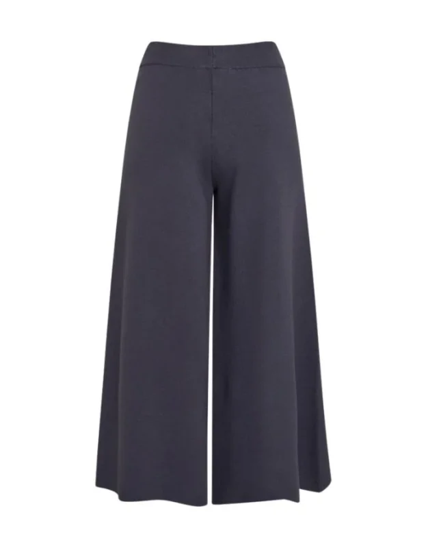 Blaue Arisha Thamira Highwaist Skirt Hose von MSCH Copenhagen mit weiter, rockähnlicher Silhouette, hohem elastischem Bund und weicher Feinstrickqualität als Freisteller von vorne