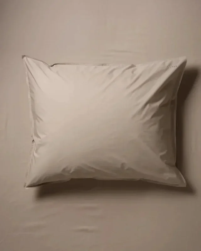 SUITE702 - Kissenbezug aus Bio-Baumwolle (80 x 80 cm) • Camel - ROSA ECK